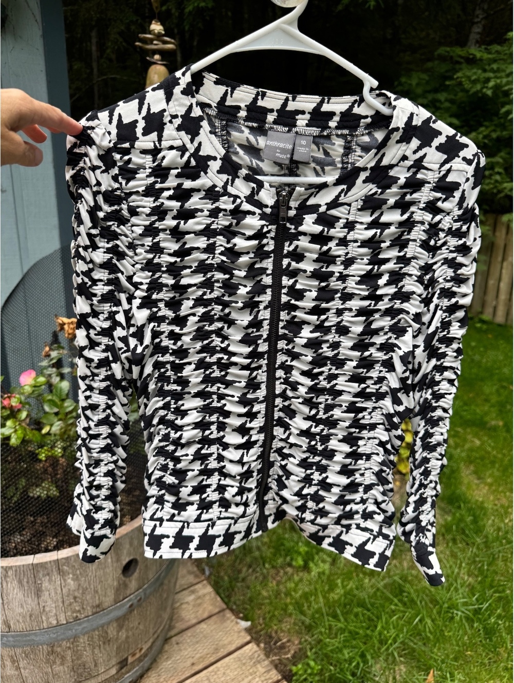 Anthracite by Muse Black and White Houndstooth Zip-Up Long Sleeve Top Size 10